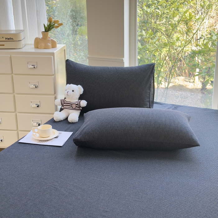 91家纺网 家纺一手货源 找家纺 柠萌家居 2025新款无印风全棉色织A类母婴级纯棉水洗棉床单 黑极细条