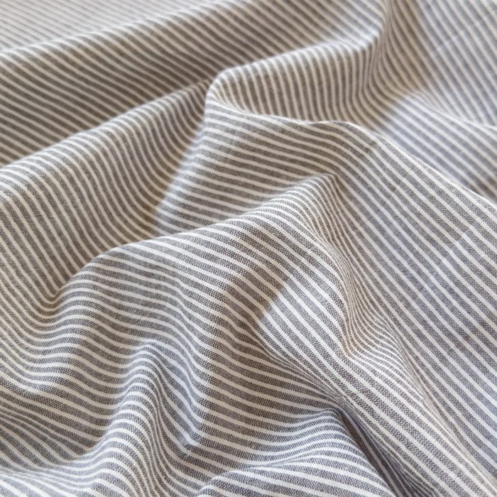 91家纺网 家纺一手货源 找家纺 柠萌家居 2025新款无印风全棉色织A类母婴级纯棉水洗棉床单 灰极细条