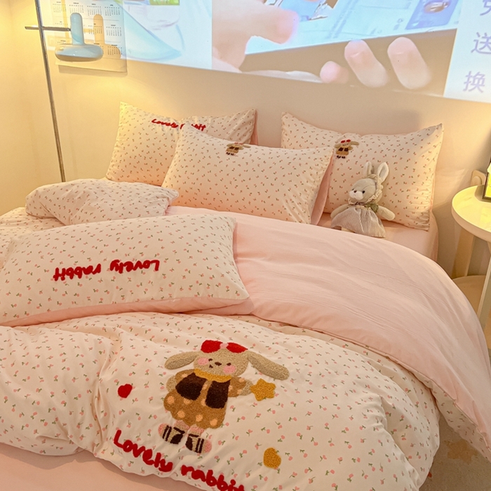 91家纺网 家纺一手货源 找家纺 韩巢家纺 2025新款云朵棉可爱小猫咪毛巾绣被套床单床上用品四件套宿舍三件套（提供卖家秀） 花花兔