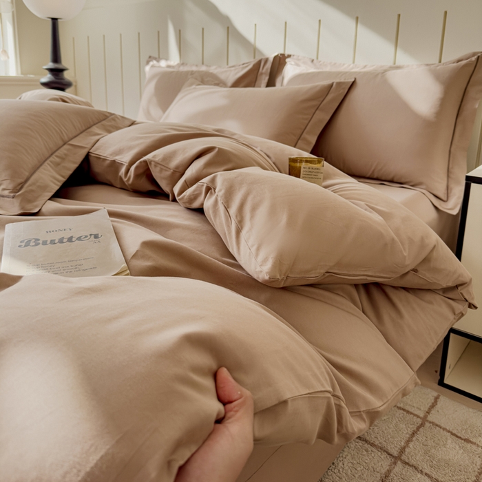 91家纺网 家纺一手货源 找家纺 锦彩 2025新款40长绒棉酒店宾馆民宿学生三件套正宗13372双拼纯色全棉四件套（可定制）摩卡