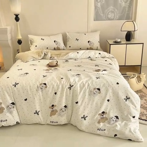 91家纺网 家纺一手货源 找家纺 优迈 2025新款ins风亲肤卡通条格印花水洗棉系列四件套 小熊派对