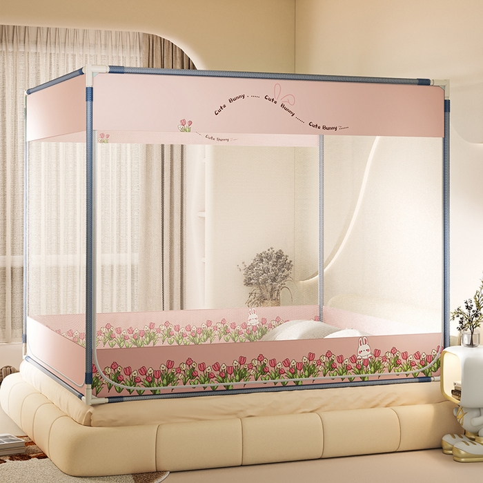 91家纺网 家纺一手货源 找家纺 青竹苑 2025新款三门大版上下布印花外穿坐床蚊帐床笠式防摔方帐 花丛兔兔