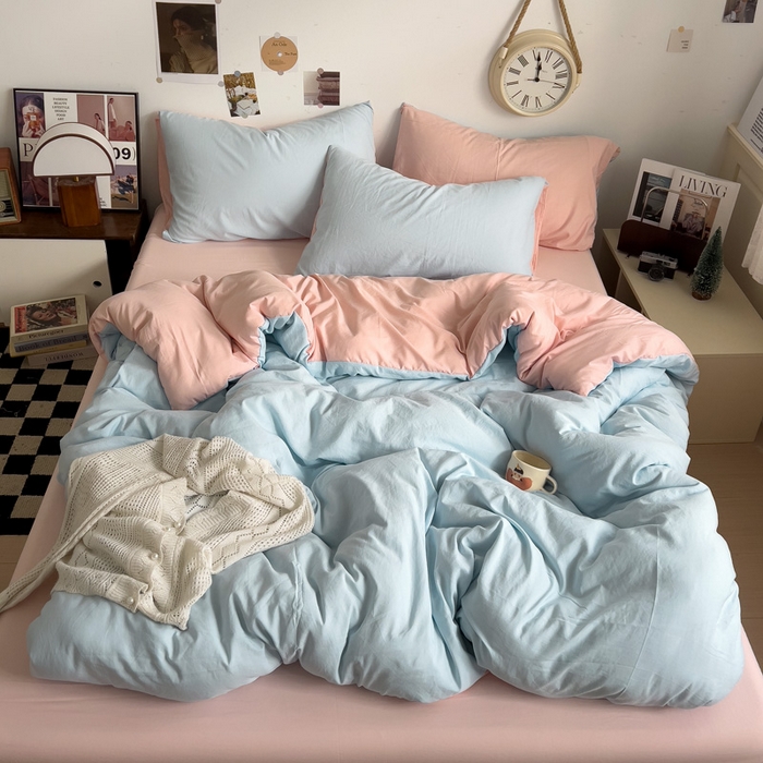 91家纺网 家纺一手货源 找家纺 花伞家居 2025新款纯色拼色柔软亲肤水洗棉简约四件套   奶蓝+奶油粉