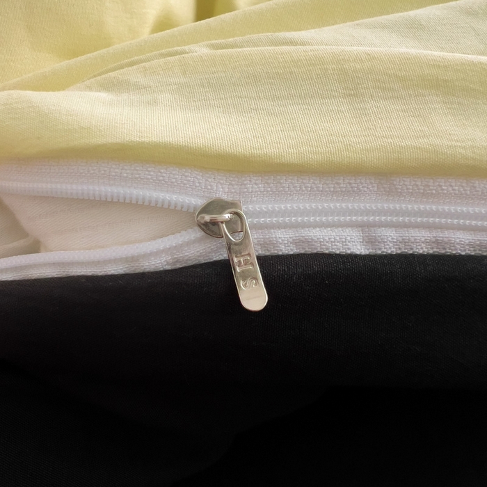 91家纺网 家纺一手货源 找家纺 花伞家居 2025新款纯色拼色柔软亲肤水洗棉简约四件套   奶黄+黑