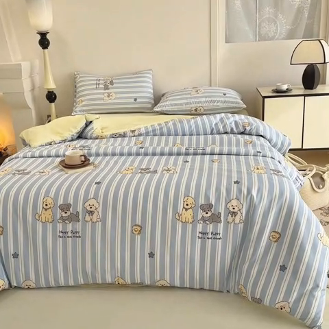 91家纺网 家纺一手货源 找家纺 优迈 2025新款ins风亲肤卡通条格印花水洗棉系列四件套 可爱狗