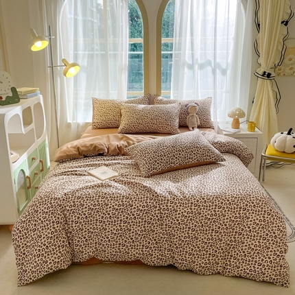 91家纺网 家纺一手货源 找家纺 仟网汇 2025新款针织双层纱AB版四件套 小时代-咖