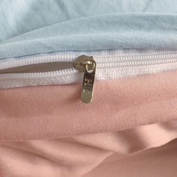 91家纺网 家纺一手货源 找家纺 花伞家居 2025新款纯色拼色柔软亲肤水洗棉简约四件套   奶蓝+奶油粉