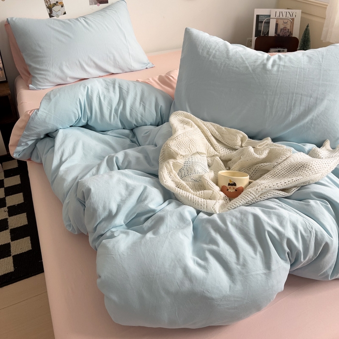 91家纺网 家纺一手货源 找家纺 花伞家居 2025新款纯色拼色柔软亲肤水洗棉简约四件套   奶蓝+奶油粉