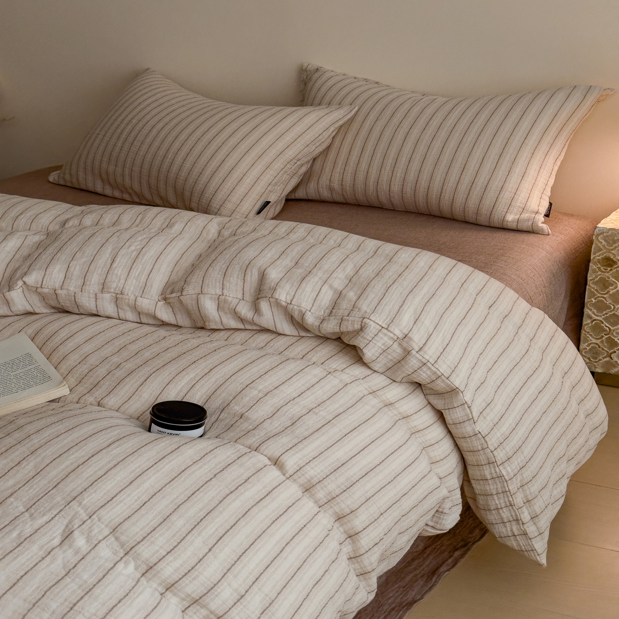 91家纺网 家纺一手货源 找家纺 席世家条纹皱皱纱-午逅 午逅-浅咖