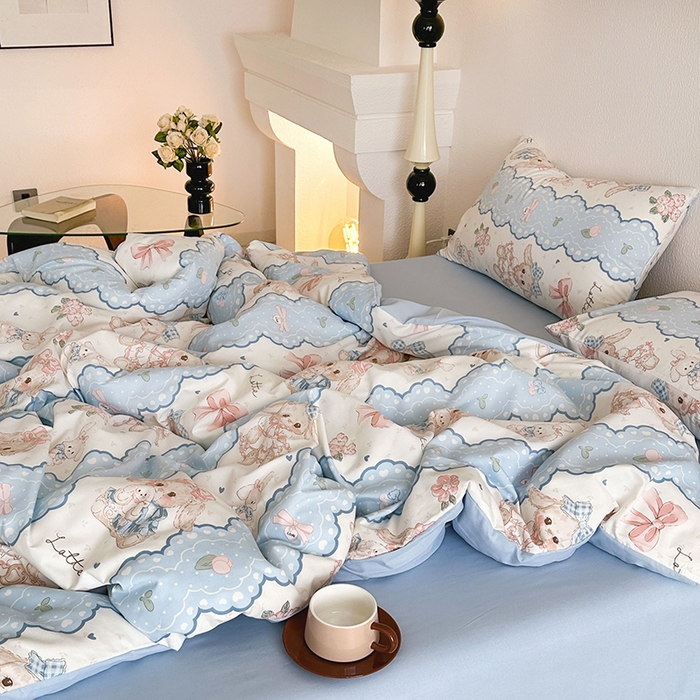 91家纺网 家纺一手货源 找家纺 优迈 2025新款ins风亲肤卡通条格印花水洗棉系列四件套 可爱小兔