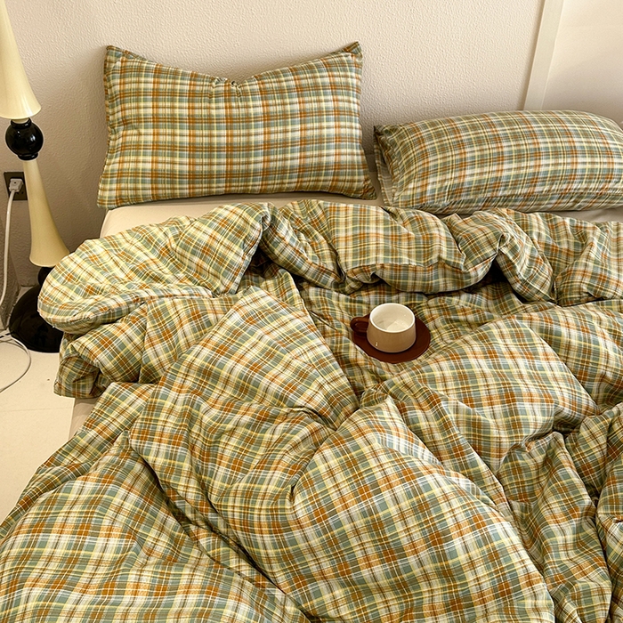 91家纺网 家纺一手货源 找家纺 优迈 2025新款ins风亲肤卡通条格印花水洗棉系列四件套 日系橄榄格