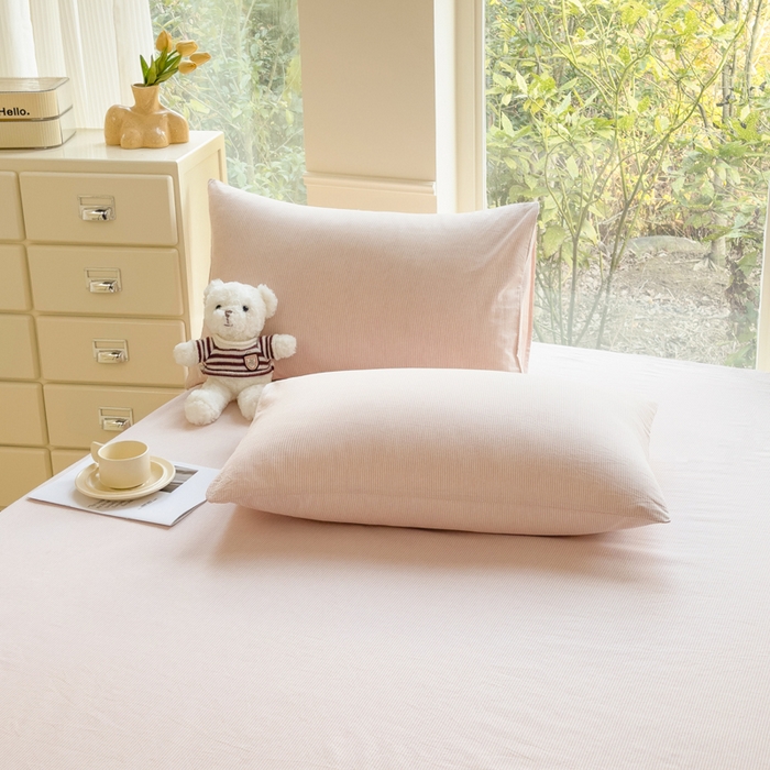 91家纺网 家纺一手货源 找家纺 柠萌家居 2025新款无印风全棉色织A类母婴级纯棉水洗棉床单 粉极细条