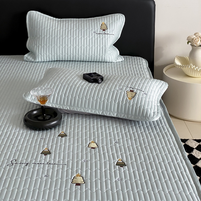 91家纺网 家纺一手货源 找家纺 由有家居 2025新款50S双股长绒棉全棉刺绣绗缝夹棉床笠床垫保护罩 海清绿