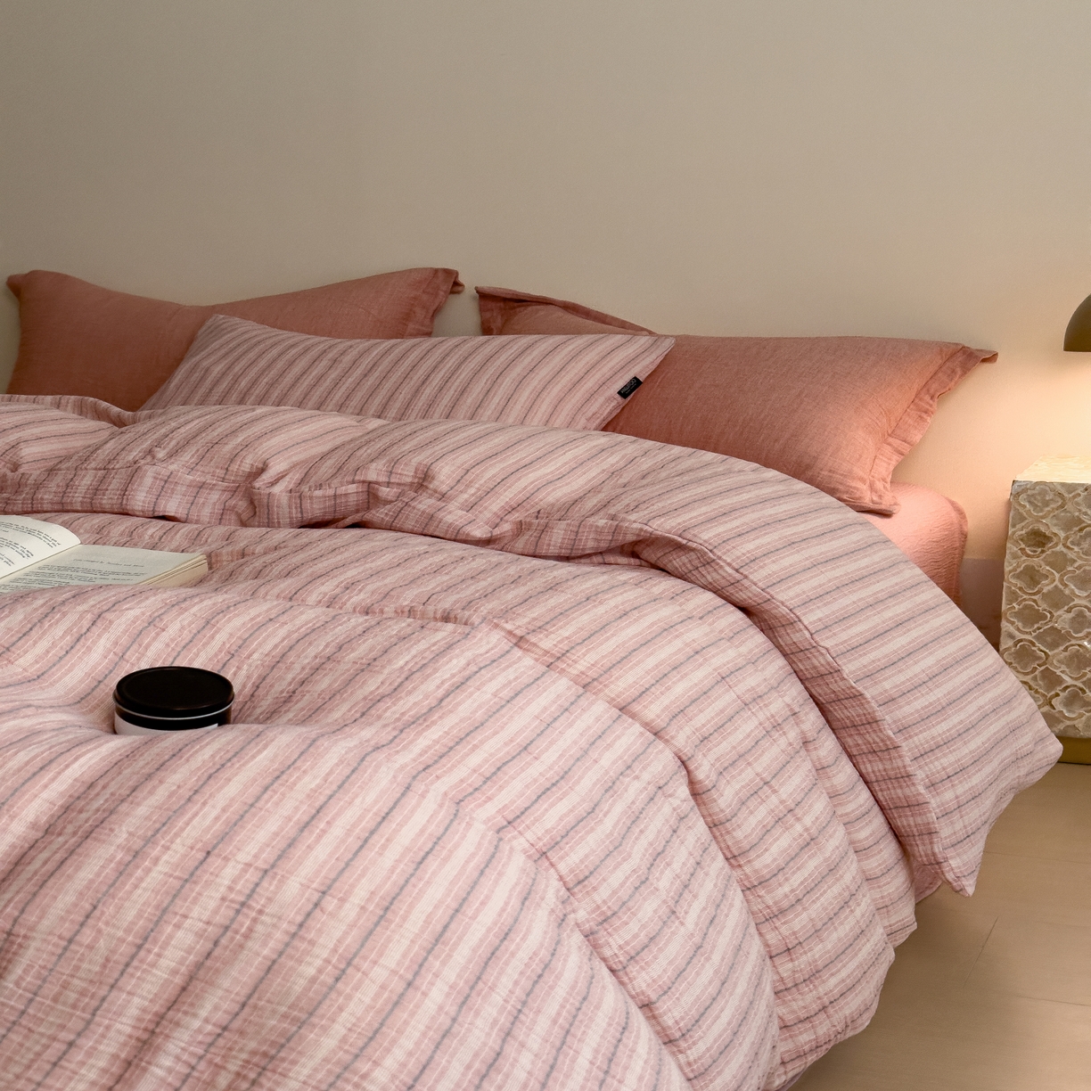 91家纺网 家纺一手货源 找家纺 （总）席世家条纹皱皱纱-午逅