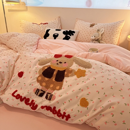 91家纺网 家纺一手货源 找家纺 韩巢家纺 2025新款云朵棉可爱小猫咪毛巾绣被套床单床上用品四件套宿舍三件套（提供卖家秀） 花花兔