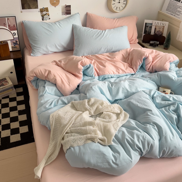 91家纺网 家纺一手货源 找家纺 花伞家居 2025新款纯色拼色柔软亲肤水洗棉简约四件套   奶蓝+奶油粉