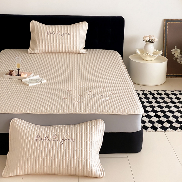 91家纺网 家纺一手货源 找家纺 （总）由有家居 2025新款50S双股长绒棉全棉刺绣绗缝夹棉床笠床垫保护罩