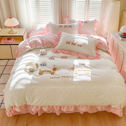 91家纺网 家纺一手货源 找家纺 韩都家居 2025新款韩版卡通风水洗棉毛巾绣四件套系列-花园狗 花园狗-玉