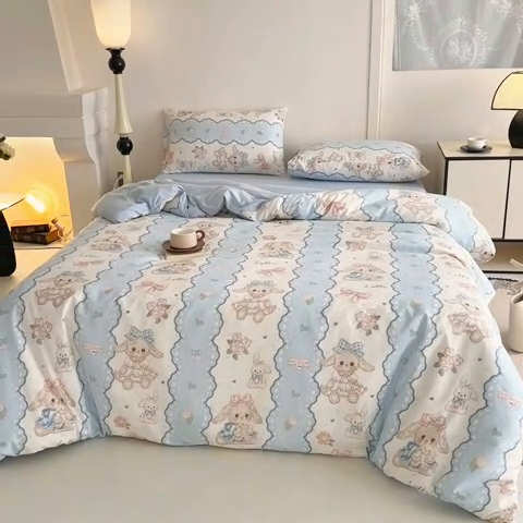 91家纺网 家纺一手货源 找家纺 优迈 2025新款ins风亲肤卡通条格印花水洗棉系列四件套 可爱小兔