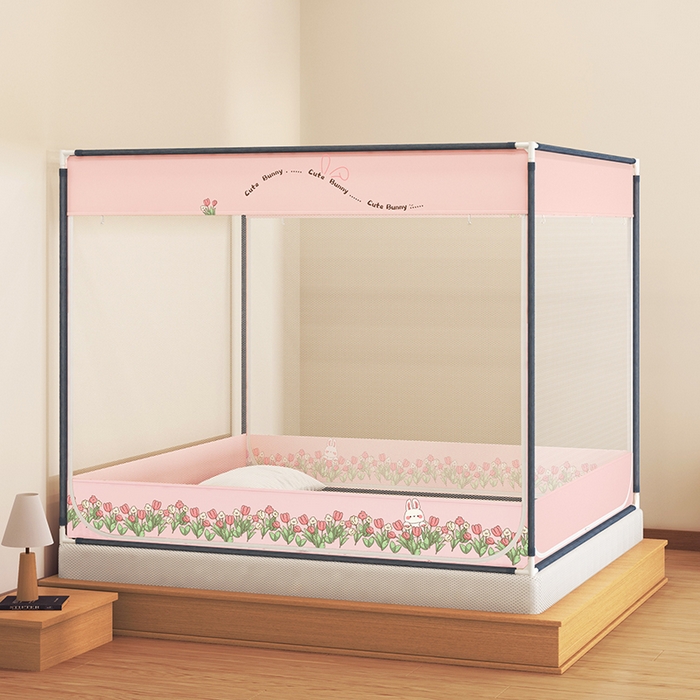 91家纺网 家纺一手货源 找家纺 青竹苑 2025新款三门大版上下布印花外穿坐床蚊帐床笠式防摔方帐 花丛兔兔