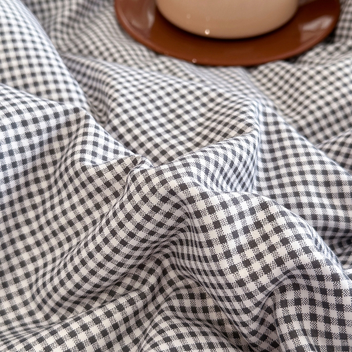 91家纺网 家纺一手货源 找家纺 优迈 2025新款ins风亲肤卡通条格印花水洗棉系列四件套 日系高级灰格