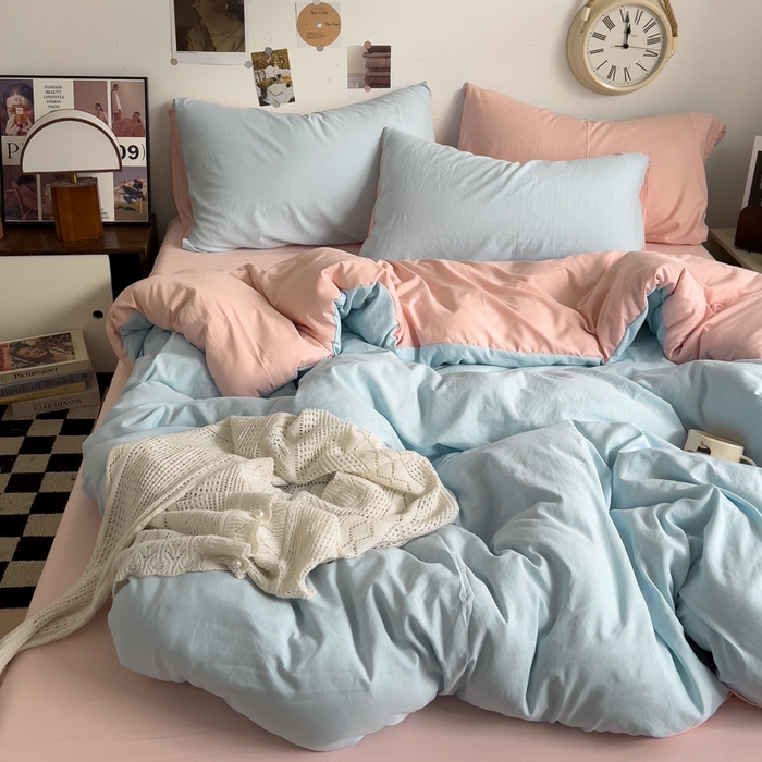 91家纺网 家纺一手货源 找家纺 花伞家居 2025新款纯色拼色柔软亲肤水洗棉简约四件套   奶蓝+奶油粉