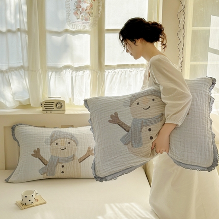 91家纺网 家纺一手货源 找家纺 （总）朴尔家纺-毛巾被 2025新款皱皱纱卡通大版花边全棉四层纱布枕巾