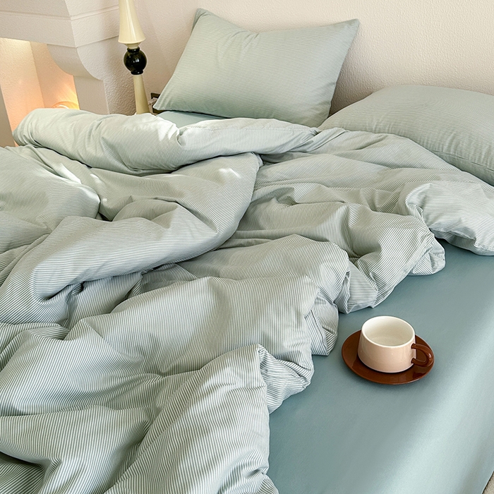 91家纺网 家纺一手货源 找家纺 优迈 2025新款ins风亲肤卡通条格印花水洗棉系列四件套 日系独白绿