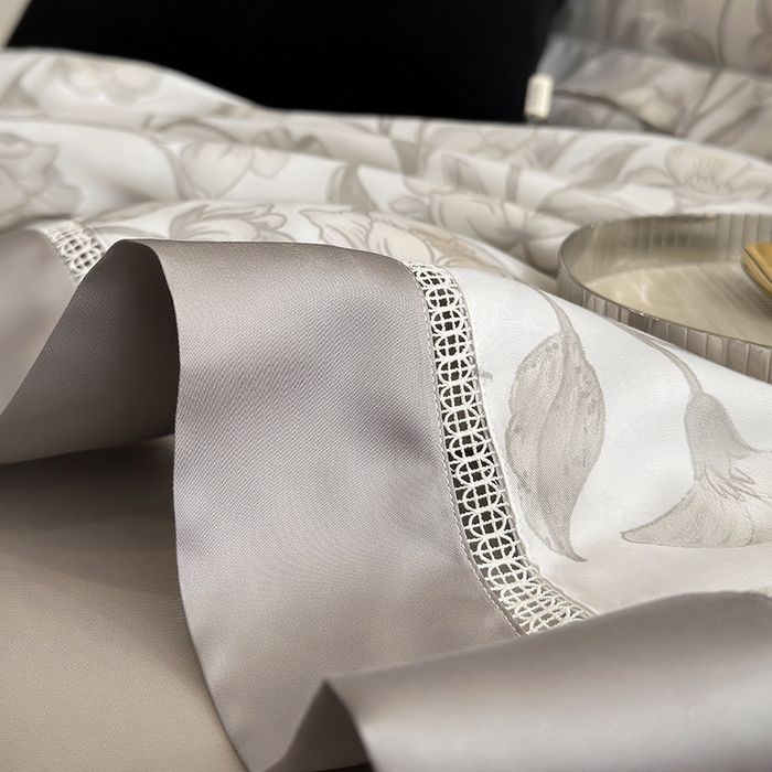 91家纺网 家纺一手货源 找家纺 娇逸家居 2025新款50支印花莱赛尔天丝夏被镂空款花边夏凉被 汐冉