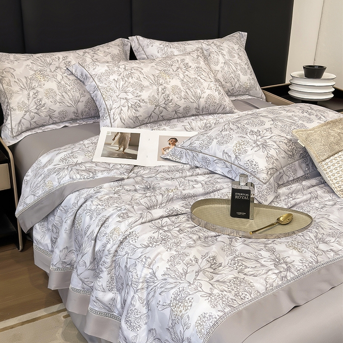 91家纺网 家纺一手货源 找家纺 娇逸家居 2025新款50支印花莱赛尔天丝夏被镂空款花边夏凉被 觅丘-灰