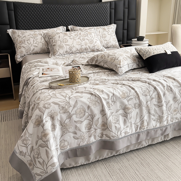 91家纺网 家纺一手货源 找家纺 娇逸家居 2025新款50支印花莱赛尔天丝夏被镂空款花边夏凉被 汐冉