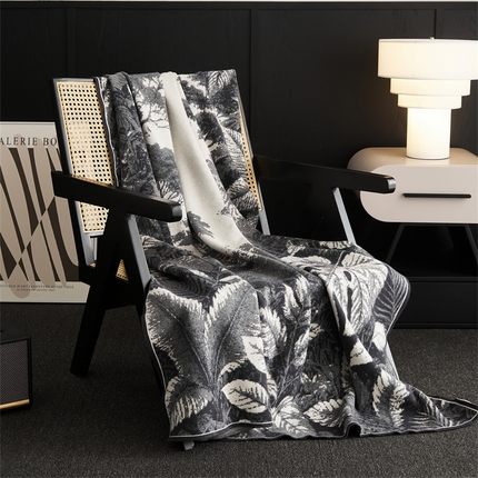 91家纺网 家纺一手货源 找家纺 暖绵绵家纺 2025新款兔绒纱系列盖毯披肩毯毯子-希格恩【最低零售价：143元】 希格恩-灰色