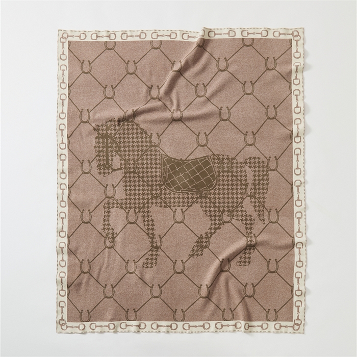 91家纺网 家纺一手货源 找家纺 暖绵绵家纺 2025新款兔绒纱系列盖毯披肩毯毯子-霍夫森【最低零售价：135元】 霍夫森-浅驼色