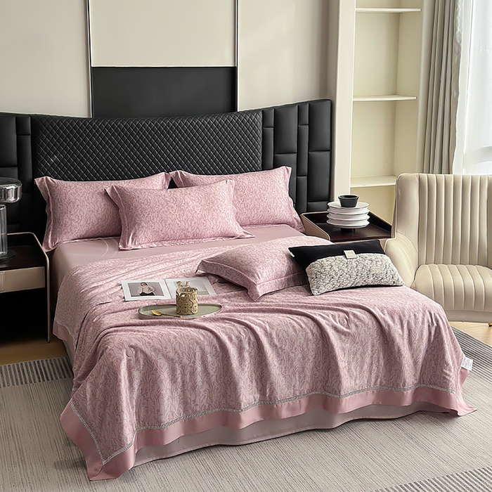 91家纺网 家纺一手货源 找家纺 娇逸家居 2025新款50支印花莱赛尔天丝夏被镂空款花边夏凉被 舒意-粉