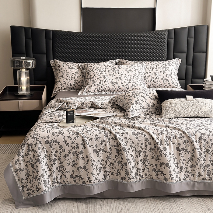 91家纺网 家纺一手货源 找家纺 娇逸家居 2025新款50支印花莱赛尔天丝夏被镂空款花边夏凉被 芊凝-灰