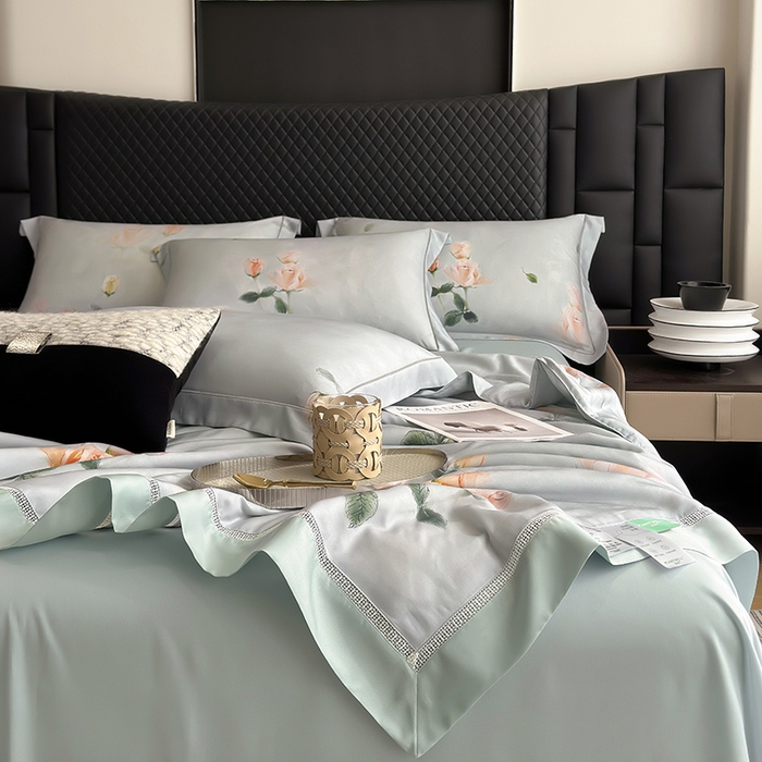 91家纺网 家纺一手货源 找家纺 娇逸家居 2025新款50支印花莱赛尔天丝夏被镂空款花边夏凉被 觅遥