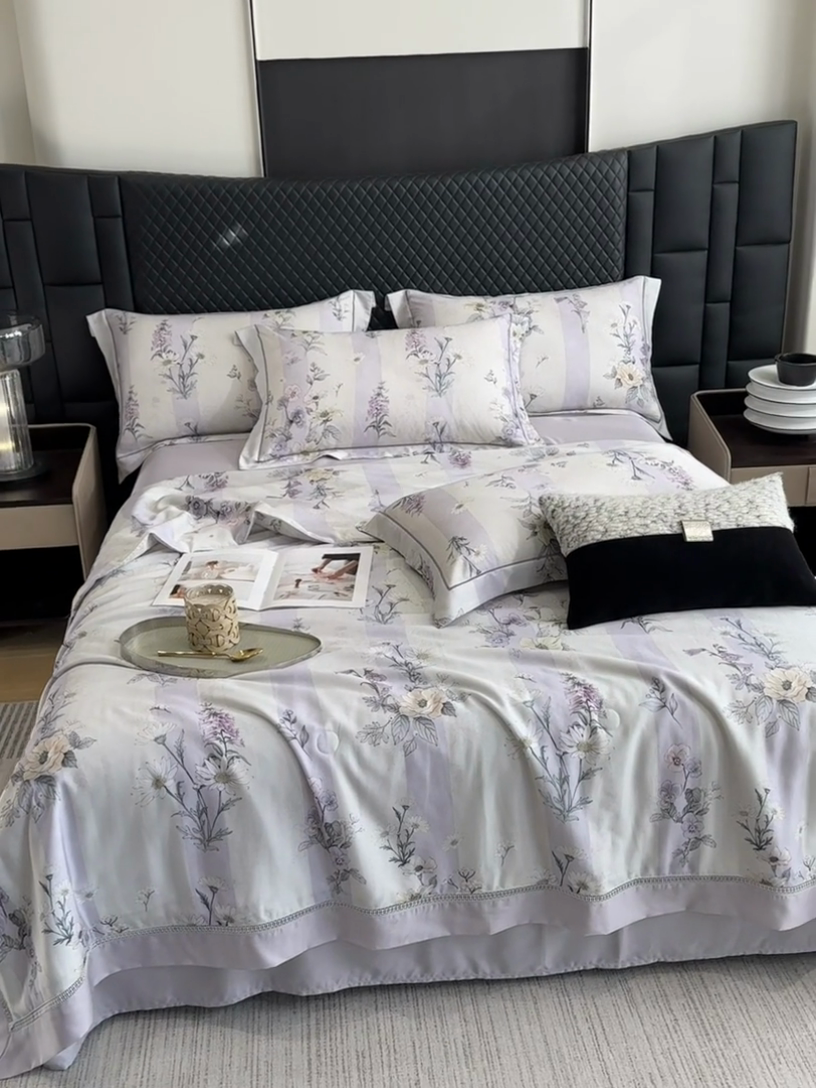 91家纺网 家纺一手货源 找家纺 娇逸家居 2025新款50支印花莱赛尔天丝夏被镂空款花边夏凉被 浅知