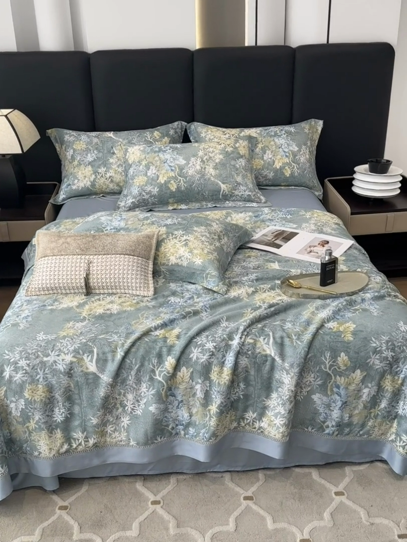 91家纺网 家纺一手货源 找家纺 娇逸家居 2025新款50支印花莱赛尔天丝夏被镂空款花边夏凉被 秋芜