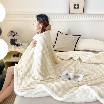 91家纺网 家纺一手货源 找家纺 （买家秀不断货）A类母婴级婴童毯子大泡泡毛毯牛奶绒毛毯子午睡毯珊瑚绒毛毯子羊羔绒毛毯披肩毯子绒毯盖毯 格林-奶白色