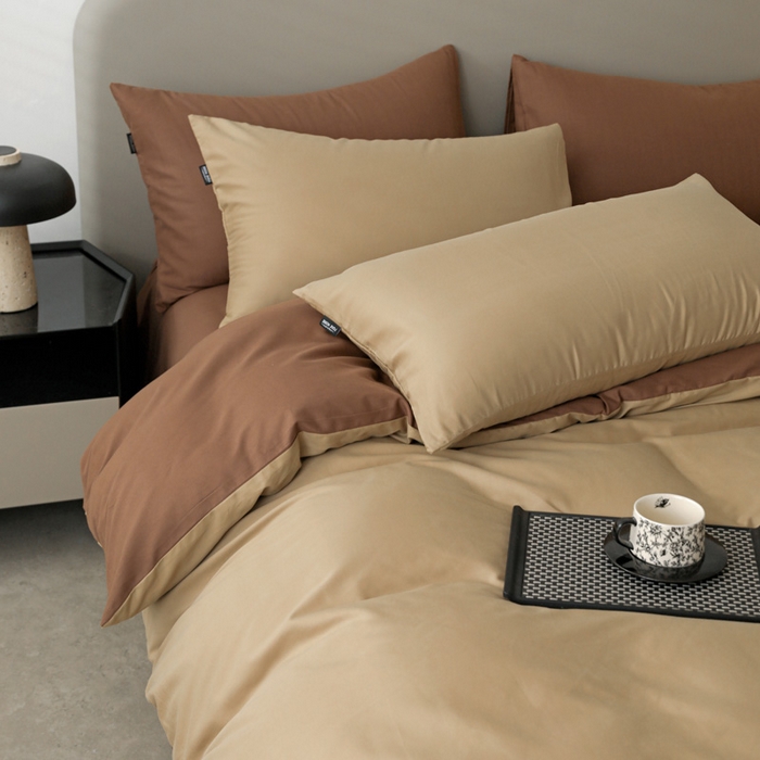 91家纺网 家纺一手货源 找家纺 富馨莱 2025新款60支纯棉纯色双拼四件套 卡其+亚麻咖