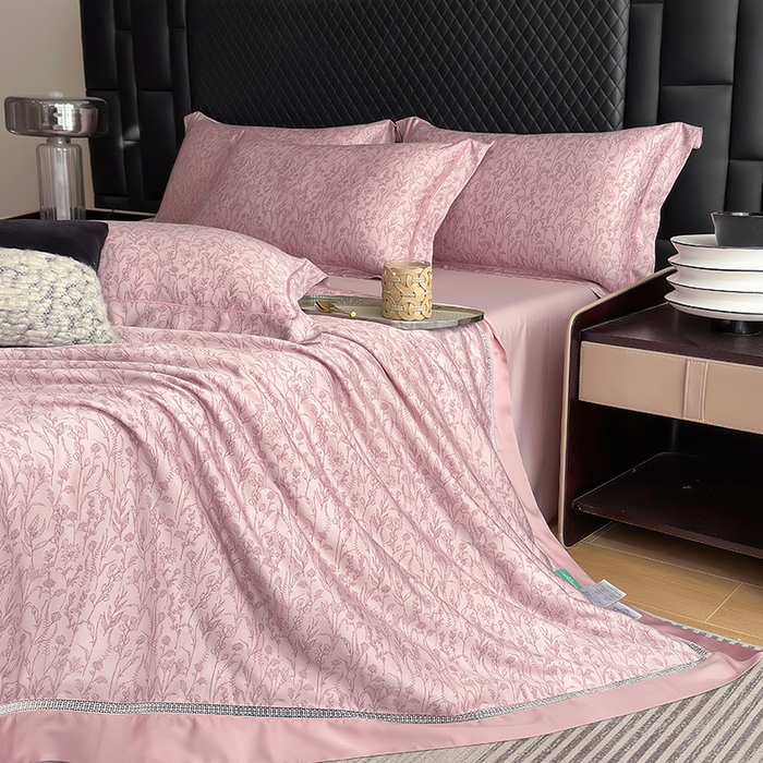 91家纺网 家纺一手货源 找家纺 娇逸家居 2025新款50支印花莱赛尔天丝夏被镂空款花边夏凉被 舒意-粉