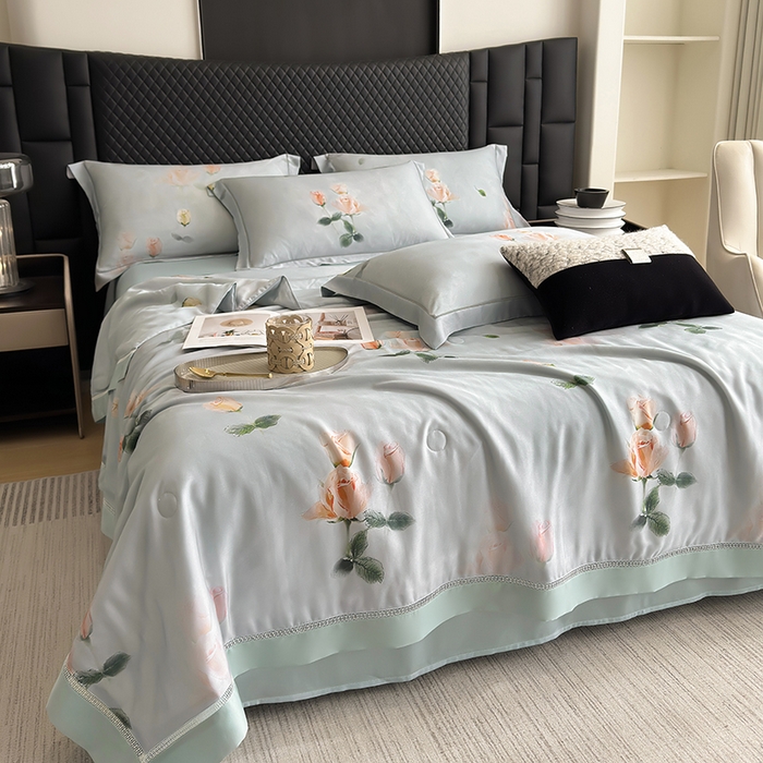 91家纺网 家纺一手货源 找家纺 娇逸家居 2025新款50支印花莱赛尔天丝夏被镂空款花边夏凉被 觅遥