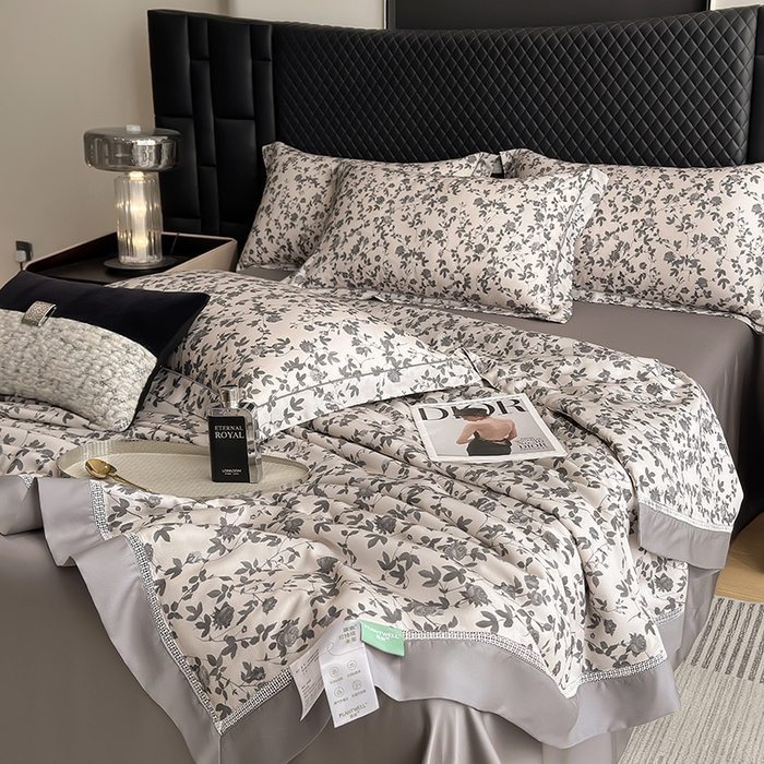 91家纺网 家纺一手货源 找家纺 娇逸家居 2025新款50支印花莱赛尔天丝夏被镂空款花边夏凉被 芊凝-灰