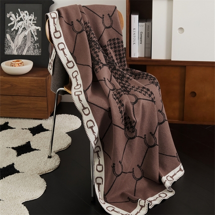 暖绵绵家纺 2025新款兔绒纱系列盖毯披肩毯毯子-霍夫森【最低零售价：135元】 霍夫森-板栗色