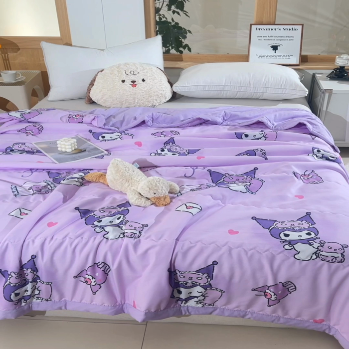 91家纺网 家纺一手货源 找家纺 艾兜坊 2025新款三丽鸥亲肤原棉夏被 信封库洛米