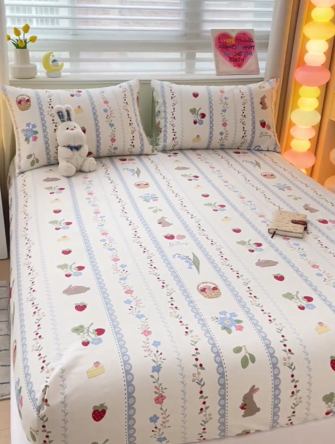 91家纺网 家纺一手货源 找家纺 名兮家居 2025新款13372全棉印花四件套单品系列-单床笠 草莓兔兔