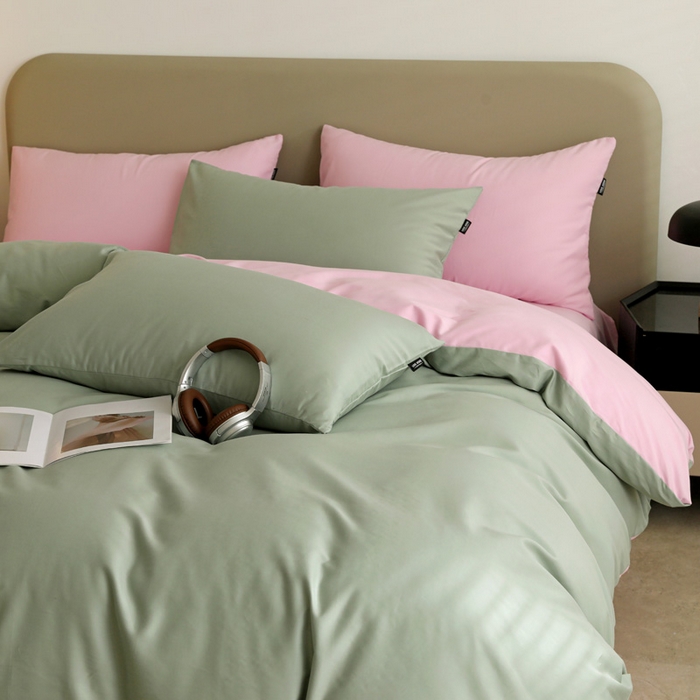 91家纺网 家纺一手货源 找家纺 富馨莱 2025新款60支纯棉纯色双拼四件套 抹茶绿+白桃粉