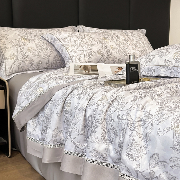 91家纺网 家纺一手货源 找家纺 娇逸家居 2025新款50支印花莱赛尔天丝夏被镂空款花边夏凉被 觅丘-灰