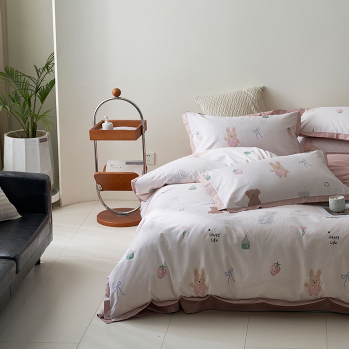 91家纺网 家纺一手货源 找家纺 橙艺家居 2025新款臻品柔棉印花四件套 奇美拉-粉