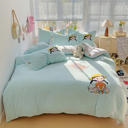 91家纺网 家纺一手货源 找家纺 凯洛奇 2025新款1卡通水洗棉印+绣毛巾绣四件套 小美妞